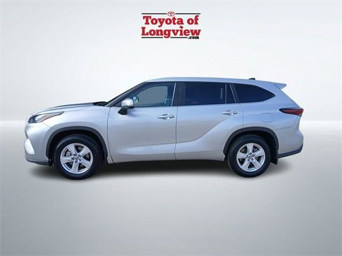 Used 2024 Toyota Highlander LE image 5