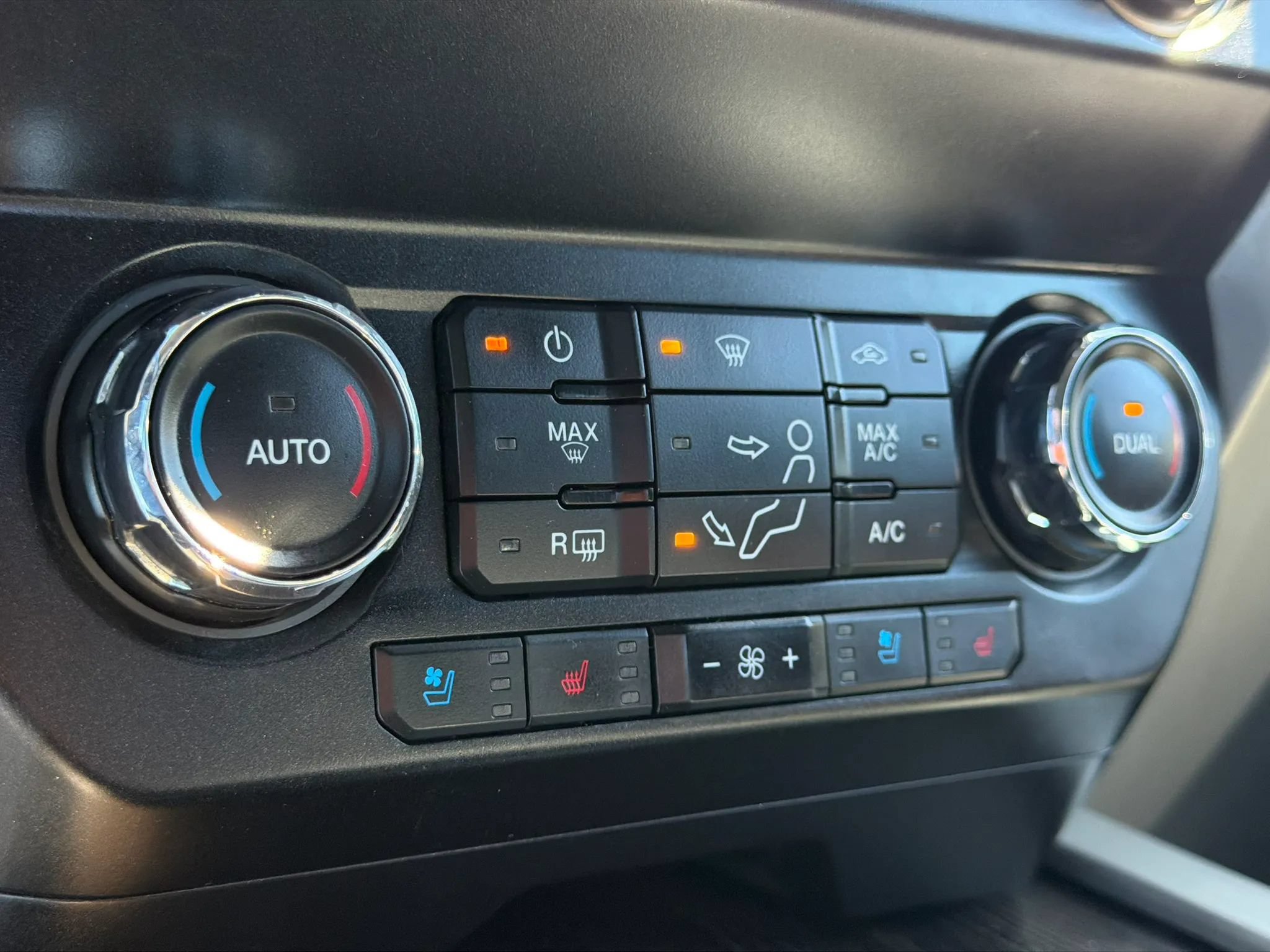 Used 2021 Ford F250 Lariat w/ Tremor Off-Road Package AWD/4WD image 36