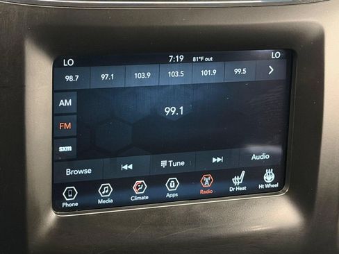 Used 2020 Jeep Cherokee Latitude Plus FWD image 19