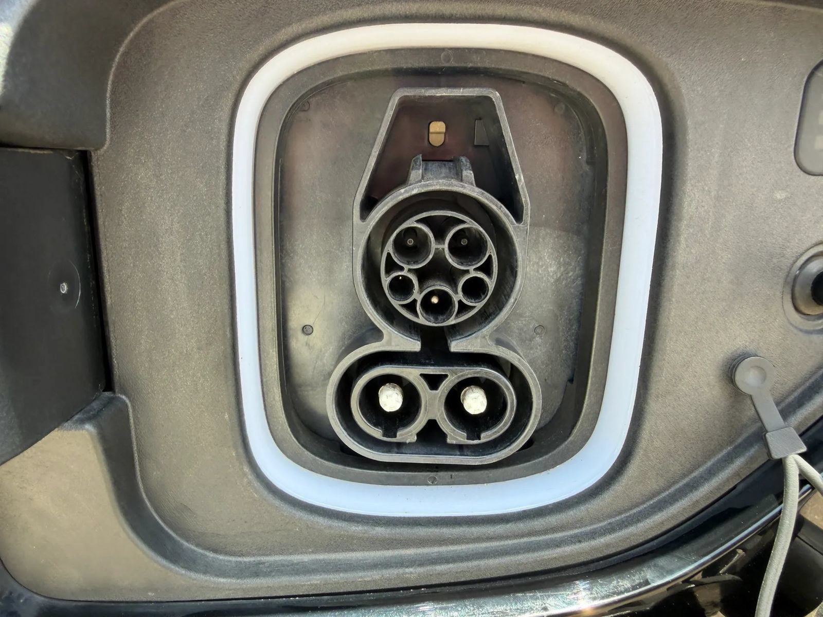 Used 2023 Hyundai Kona Limited FWD image 34
