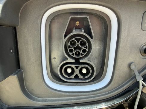 Used 2023 Hyundai Kona Limited FWD image 34
