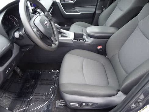 Certified 2025 Toyota RAV4 XLE FWD image 6