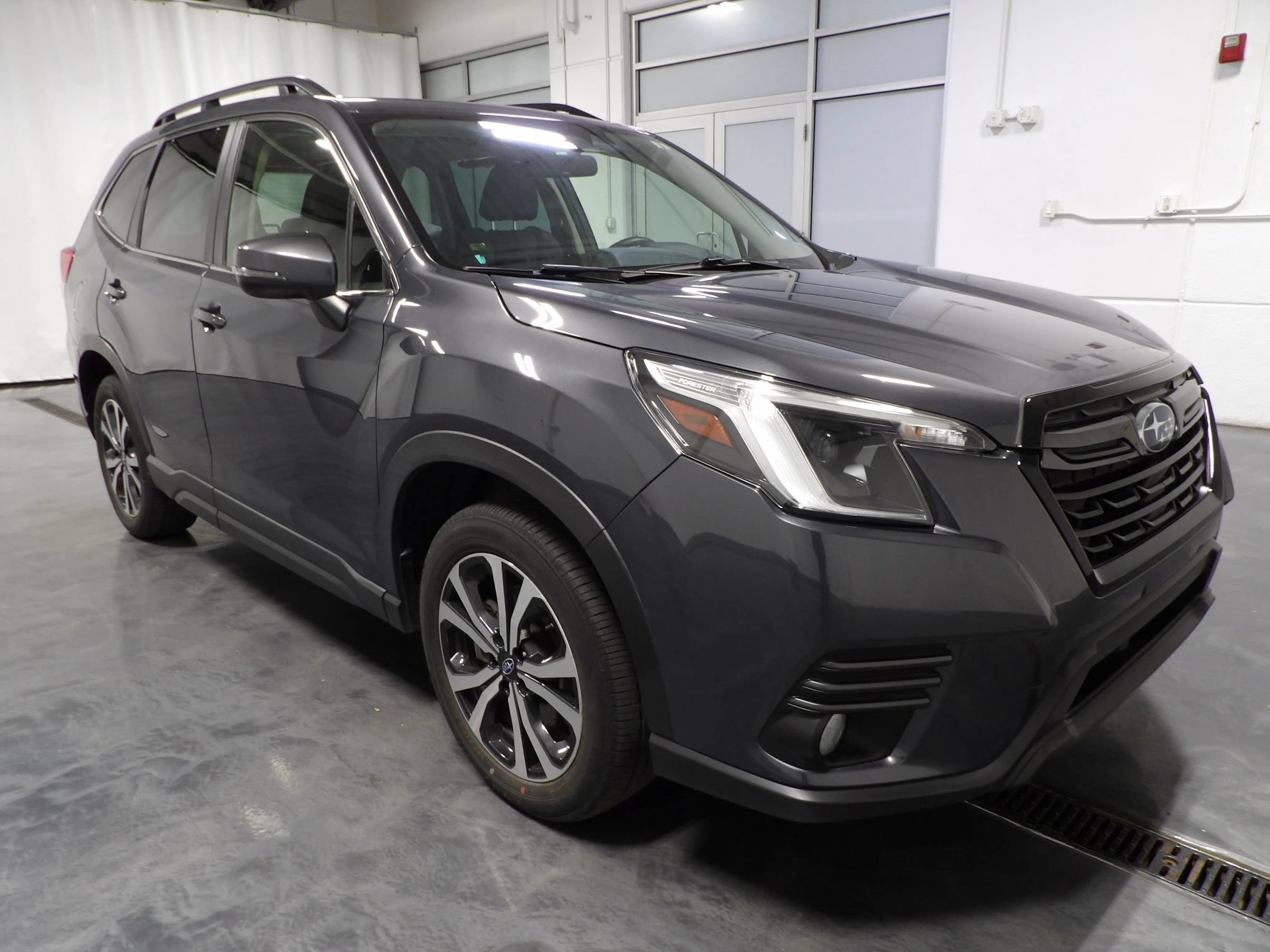 Used 2023 Subaru Forester Limited AWD/4WD image 2