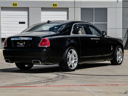 Used 2017 Rolls-Royce Ghost RWD image 19