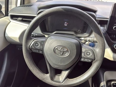 Used 2022 Toyota Corolla LE FWD image 30
