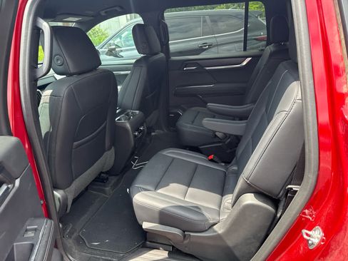 Used 2024 GMC Acadia Elevation w/ Luxury Package FWD image 5