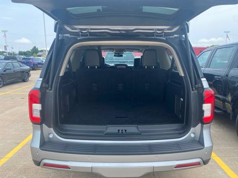 Used 2024 Ford Expedition Max XLT RWD image 6