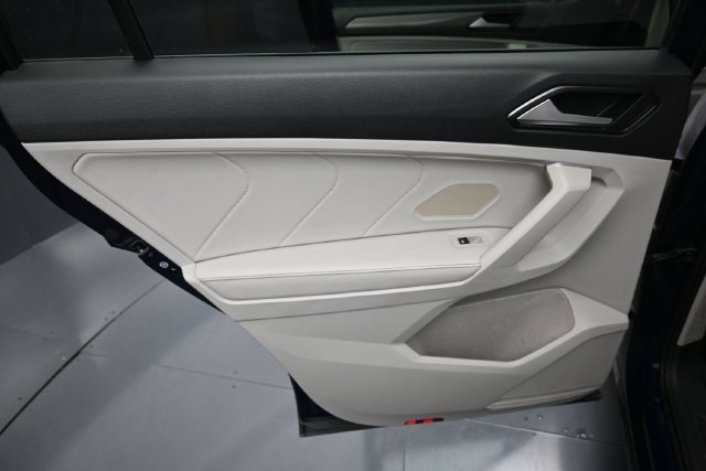 Used 2023 Volkswagen Tiguan SE w/ Panoramic Sunroof Package FWD image 30