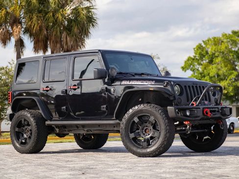 Used 2015 Jeep Wrangler Unlimited Rubicon AWD/4WD image 2