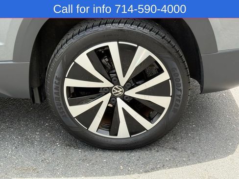Used 2023 Volkswagen Taos SE FWD image 8