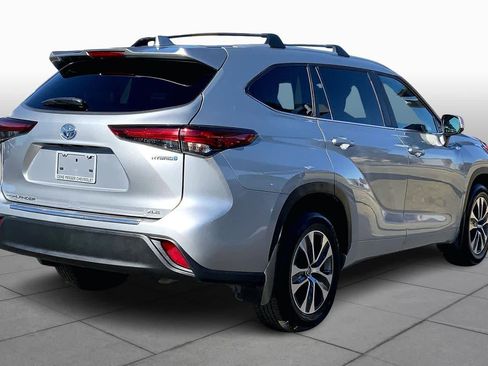 Used 2023 Toyota Highlander XLE image 12