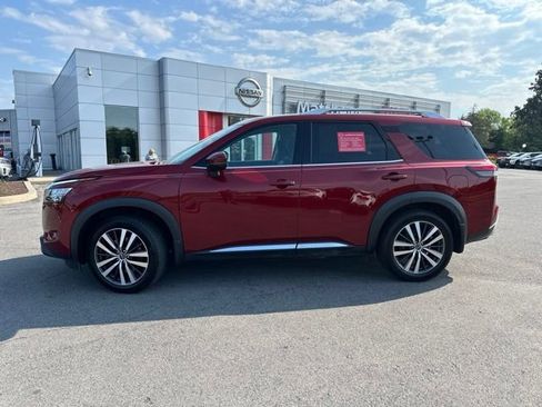 Certified 2022 Nissan Pathfinder Platinum w/ Cargo Package AWD/4WD image 2