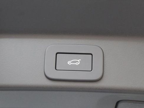 New 2026 Jaguar F-PACE R-Dynamic S image 23