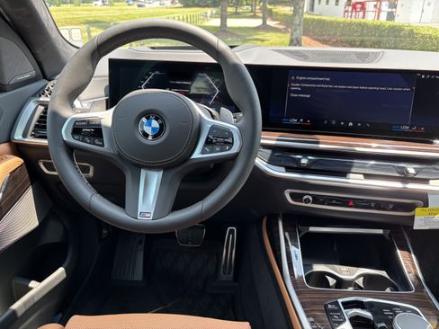 Used 2026 BMW X7 xDrive40i w/ M Sport Package image 19