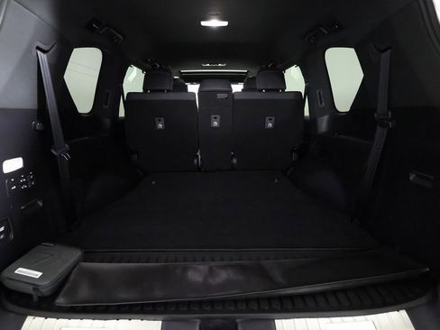 Used 2024 Lexus LX 600 4WD w/ Luxury Package image 16