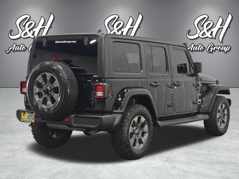 Used 2019 Jeep Wrangler Unlimited Sahara w/ Cold Weather Group AWD/4WD image 18