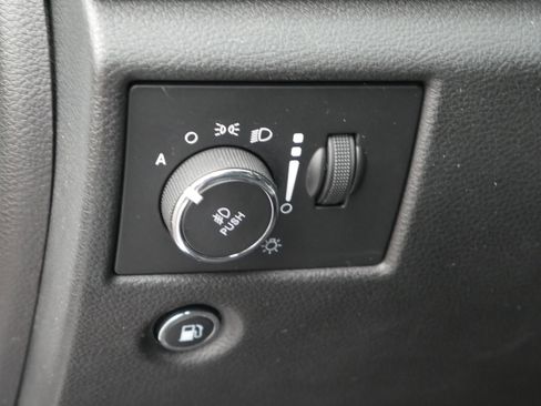 Used 2018 Jeep Grand Cherokee Limited image 6