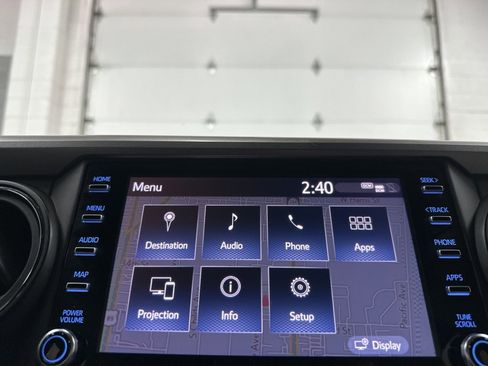 Used 2022 Toyota Tacoma Limited image 24