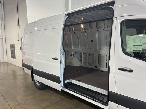 New 2025 Mercedes-Benz Sprinter 2500 image 4