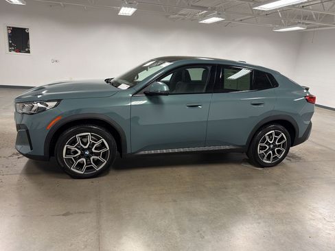 Certified 2025 BMW X2 xDrive28i AWD/4WD image 2