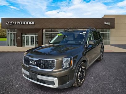 Used 2024 Kia Telluride EX w/ EX Captain's Chair Package