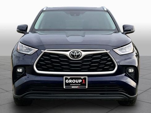 Certified 2020 Toyota Highlander XLE AWD/4WD image 4