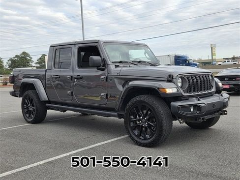 Used 2025 Jeep Gladiator Sport image 4