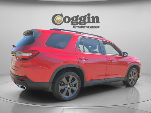 Used 2025 Honda Pilot Sport image 5