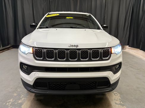 Used 2024 Jeep Compass Latitude AWD/4WD image 2