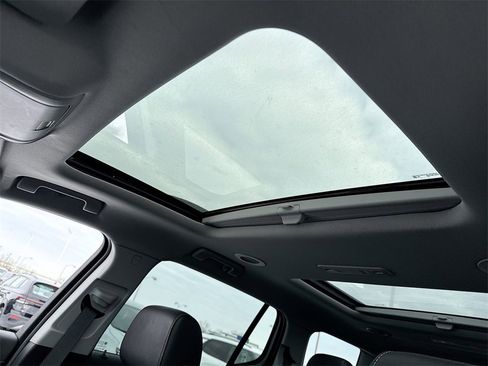 Used 2023 GMC Acadia SLT w/ Elevation Edition image 22