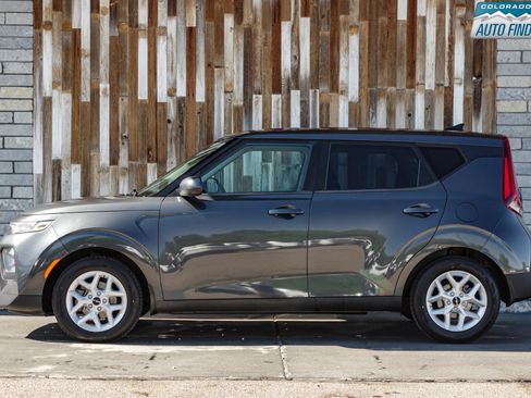 Used 2022 Kia Soul LX w/ Technology Package FWD image 3