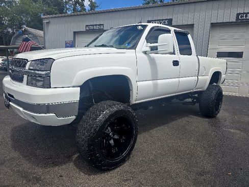 Used 2004 Chevrolet Silverado 2500 LT AWD/4WD image 1