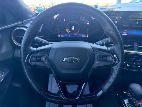 Used 2025 Chevrolet Trax RS image 17