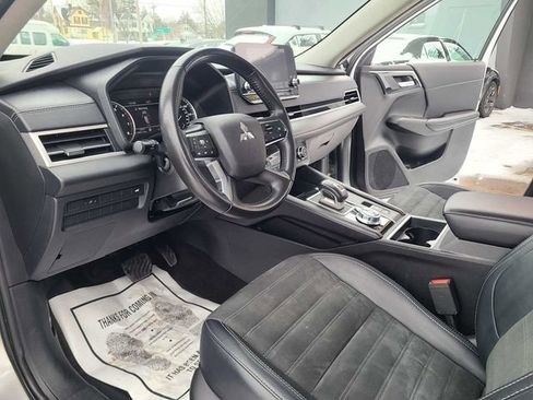 Used 2024 Mitsubishi Outlander SE image 12