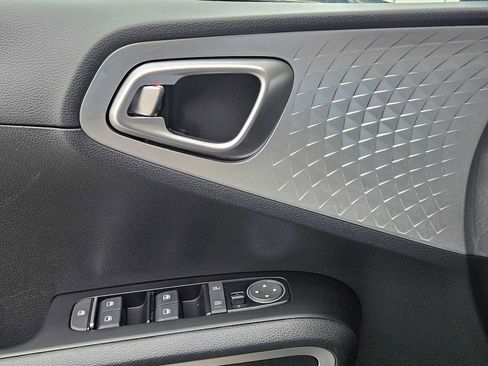 Certified 2025 Kia Soul LX FWD image 28