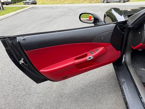 Used 2005 Chevrolet Corvette Convertible RWD image 14