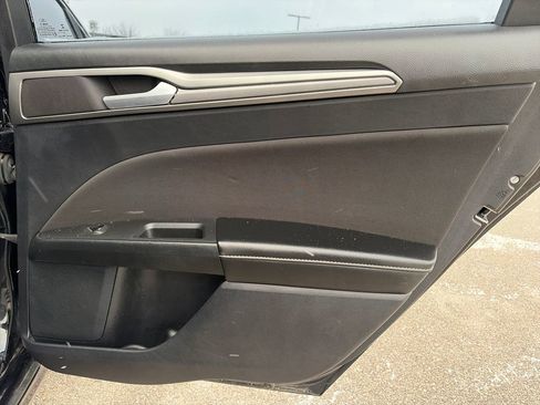 Used 2020 Ford Fusion SE image 31