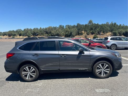 Used 2018 Subaru Outback 2.5i Limited AWD/4WD image 4