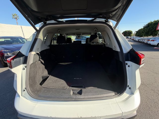 Used 2024 Nissan Rogue SV FWD image 9