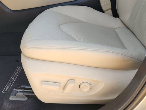 Used 2023 Toyota Highlander Limited FWD image 17