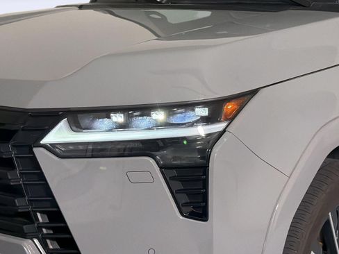 Used 2025 Lexus GX 550 w/ Accessory Package (2T) AWD/4WD image 11