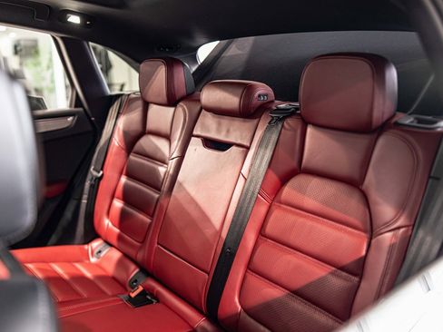 Used 2023 Porsche Macan S image 32