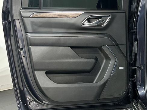 Used 2023 Chevrolet Suburban Premier AWD/4WD image 40