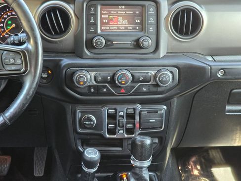 Used 2018 Jeep Wrangler Unlimited Sport S AWD/4WD image 32