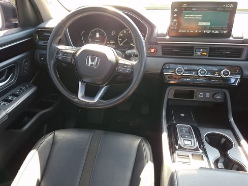 Certified 2025 Honda Pilot Touring image 14