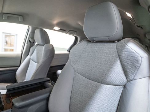 Used 2024 Toyota Sienna LE image 14