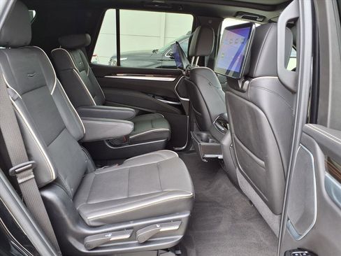 Certified 2025 Cadillac Escalade Premium Luxury image 14