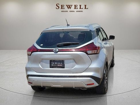 Used 2019 Nissan Kicks SR w/ SR Premium Package FWD image 5