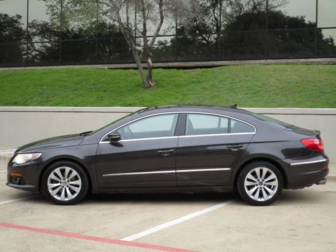 Used 2010 Volkswagen CC Sport image 2