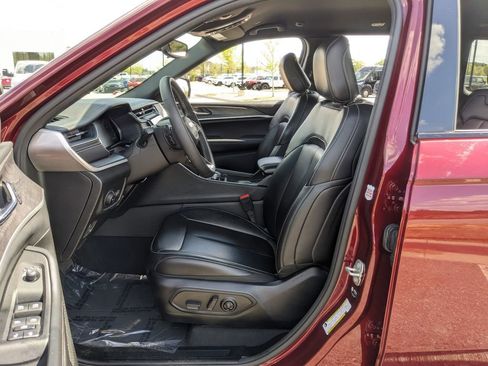 Used 2024 Jeep Grand Cherokee Limited image 18